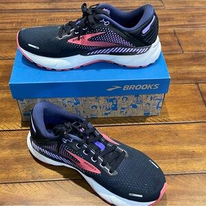 Brooks Adrenaline GTS22 8.5